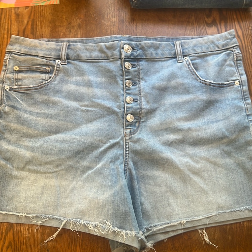 High waisted five button, American Eagle shorts